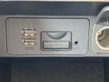 USB Type A AUX シガーソケットをご利用いただけます。