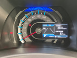 視認性の高いメーターパネル。走行情報や車輛状態をひと目で確認できます。運転に集中できる、シンプルで分かりやすいデザインです。
