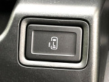 【パワースライドドア】スマートキーや運転席のスイッチでスライドドアの開閉が可能♪電動だから力を入れてドアを開ける必要が無く、小さいお子様でも、重い荷物を持っている時もラクに開け閉めできます♪