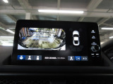 バックカメラの画像です。ガイドラインがスムースな車庫入れをサポートいたします。車庫入れの安心感がアップしますね。