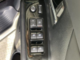 【パワーウインドウ】運転席のスイッチで、各席の窓ガラスの開閉ができます!あると便利ですよね!