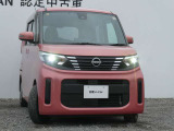 LEDヘッドライトです。ハイビームアシスト・ヘッドランプをハイビームにして走行中、前方の対向車や先行車がいたり、明るい場所を走行すると自動でロービームになります。
