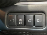 【両側パワースライドドア】スマートキーや運転席のスイッチで後席両側スライドドアの開閉が可能♪電動だから力を入れてドアを開ける必要が無く、小さなお子様でも簡単に開け閉めでき快適です♪