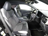 ゆったり室内で運転もしやすいです♪使い勝手の良い配置も考えられています!!