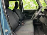 運転席からの眺めは良好。シートの形状も工夫されており、長距離運転でも疲れにくいでしょう。快適な空間です。