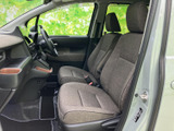 運転しやすい配置で、直感的に操作できます。快適なドライビングをサポートする空間です。