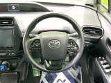 インテリアに合わせたデザインのステアリングは、運転される方のことも考え、運転しやすい形状、大きさです。是非一度、実際に触ってお確かめください。