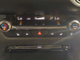 【フルオートエアコン】運転席と助手席の温度調整がそれぞれ出来るフルオートエアコン装備です。これなら暑がりなご主人、寒がりな奥様が同乗されても問題ないですね。