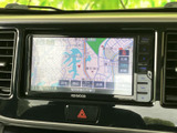 目的地までスムーズに案内。分かりやすい地図表示で、運転に集中できます。渋滞情報もリアルタイムで確認でき、快適なドライブをサポートします。