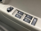 【電動格納ミラー】サイドミラーは電動格納式となっており、狭い駐車場でもキズがつくリスクを抑えられます。