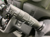 雨天時もクリアな視界を確保。ワイパーの操作は簡単で、運転に集中できます。フロントガラスを清潔に保ち、安全運転をサポート。