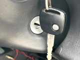 【キーレス】少し離れた場所からでもボタン一つでドアの開錠・施錠ができるのでとっても便利!ドアの鍵穴周りに傷をつけることもありません♪