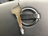 【キーレス】少し離れた場所からでもボタン一つでドアの開錠・施錠ができるのでとっても便利!ドアの鍵穴周りに傷をつけることもありません♪
