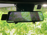 運転席からの後方視界をサポートし、安全な運転をサポートします。狭い場所での取り回しや、駐車時の安全確認に役立ちます。
