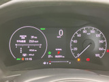 視認性の高いメーター類は、運転に必要な情報を的確にドライバーへ伝えます。デジタル表示で、走行状況を分かりやすく確認できます。