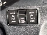【両側パワースライドドア】スマートキーや運転席のスイッチで後席両側スライドドアの開閉が可能♪電動だから力を入れてドアを開ける必要が無く、小さなお子様でも簡単に開け閉めでき快適です♪