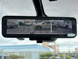 【 デジタルインナーミラー 】車両後方カメラの映像をミラーに映すことが出来ます! そのため、後席に人や荷物があって後方が見えづらい場合でもしっかり視界を確保することが出来ます!//