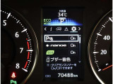 カラーヘッドアップディスプレイ付き。少ない視線移動で情報を確認できるので、運転の疲労軽減に繋がりますよ♪