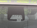 【トヨタセーフティセンス】走行中に前方の車両等を認識し、衝突しそうな時は警報とブレーキで衝突回避と被害軽減をアシスト。より安全にドライブをお楽しみいただけます。