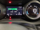 視認性に優れたメーターを採用しており、走行中でも車速や情報が分かりやすく表示されます。運転時の視線移動をむりのない範囲に抑え、快適で安心感のあるドライブをサポートします。
