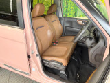運転席シート廻りは使用感も少なく、良好な状態となっています。前オーナー様が丁寧に使っていたことがよくわかりますね。