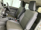 運転しやすいポジションで、操作性も抜群。快適な運転環境を提供します。