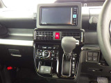 トヨタのお店でU-Carを購入すると、1年間ならどれだけ走っても保証される「ロングラン保証」が自動的に無料でついてきます。さらに、ご希望のお客様には有償で1年または2年の保証延長が可能です。