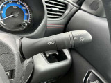 オートライト機能付きです♪またハイビームアシストで、先行車または対向車や周囲の明るさなどに応じ、自動的にハイビーム(上向き)とロービーム(下向き)を切り替えます♪