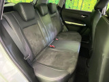 後部座席も気になるようなキズ・汚れやへたり等、大きなダメージはなく、良好な状態です。