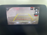 【バックモニター】後ろのカメラの映像をモニターに映し出すことができます!後方の見えない死角や、障害物との距離感をしっかり確認することができます!駐車が苦手な方におすすめです。