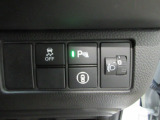 パーキングセンサーや横滑りを防ぐVSA等のスイッチ類は運転席の右側、手の届きやすい位置にあります。
