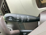 雨天時もクリアな視界を確保。ワイパーレバーで、運転状況に合わせて調整可能です。