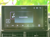 Bluetooth接続で、お気に入りの音楽をワイヤレスで楽しめます。スマホとの連携もスムーズに行えますね。
