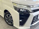 【LEDヘッドライト】悪天候や夜間走行時も良好な視界を確保し安心して運転できる高輝度LEDヘッドライトを装備!点灯速度が早く、消費電力も抑えられています。