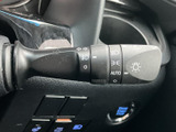 操作しやすい位置に配置されたウインカーレバー。確実な操作感で、安全な車線変更をサポートします。