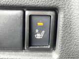 【運転席シートヒーター】寒い日に重宝するシートヒーター!エアコンより早く温まってくれるので寒がりの人も安心ですね♪エアコンの温風は乾燥するから苦手、という方にもをおすすめです。