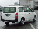 明るく広々、落ち着いた店内では、中古車のご検討・ご購入のほか、携帯電話(au)の購入等、様々なご相談に幅広く応えていきます♪