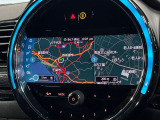 ●純正ナビ:一体感のあるナビは、高級感ある車内を演出してくれます。オーディオ機能も充実しておりますので、運転もより楽しめます♪