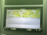 狭い場所での駐車も安心。後方の状況をクリアに映し出し、安全な運転をサポートします。運転に自信がない方にもおすすめです。