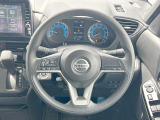 【ステアリングスイッチ】運転中、前方から目線をそらすことなく、オーディオ等の操作が可能な便利機能!安心&快適なドライブを演出してくれます♪