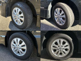 195/65R15 純正アルミホイール装着。タイヤはまだまだ使えます。