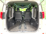 普段のお買い物や通勤、送迎等に十分な荷室スペースを確保しております。セカンドシートを倒すと、大きな荷物の積載も可能です♪