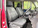 運転席シート廻りは使用感も少なく、良好な状態となっています。前オーナー様が丁寧に使っていたことがよくわかりますね。