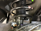 お車を安心してお乗りいただく為には、足回りの定期点検が欠かせません。サービスサポート(有償保証)では無料点検もご提供しており、安心のカーライフをお過ごしいただけるサポート体制が整っています。
