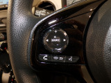 【ステアリングリモコン】ステアリングにオーディオ調節可能なスイッチが装備されていますので運転中でも視線をそらさずにオーディオの調節が可能です!