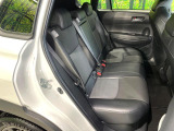 後部座席も気になるようなキズ・汚れやへたり等、大きなダメージはなく、良好な状態です。