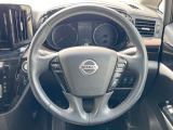 インテリアに合わせたデザインのステアリングは、運転される方のことも考え、運転しやすい形状、大きさです。是非一度、実際に触ってお確かめください。