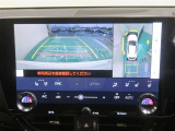 パノラミックビューモニター搭載。カメラで車両周囲の状況を映し出すため、狭い場所での駐車などに役立ちます。