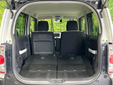 後席を格納すると、これだけの広さが!シーンに合わせたシートアレンジで、大きな荷物も積むことが出来ます♪