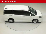 この車には、ディーラーオプションの11型後席モニター(V11T-R62C)が付いています。また、前席には、シートヒーターを内蔵しています。
